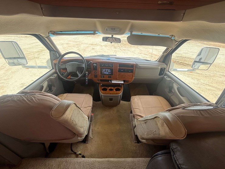 2007-chevrolet-express-"chateau"-(72,384-miles)-image-35