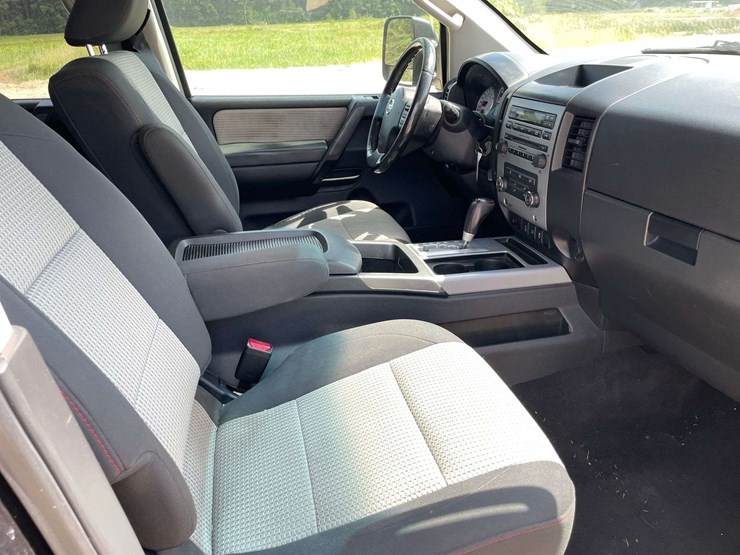 2012-nissan-titan-image-18
