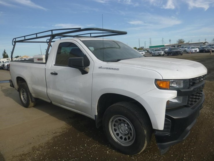 2019-chevrolet-1500-image-2