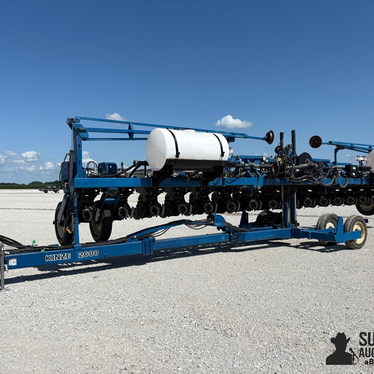 1995 KINZE 2600