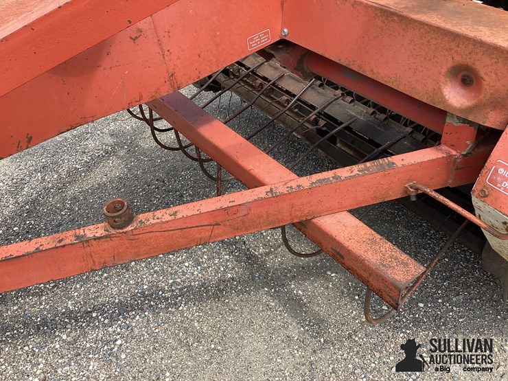 hesston-5600-image-14