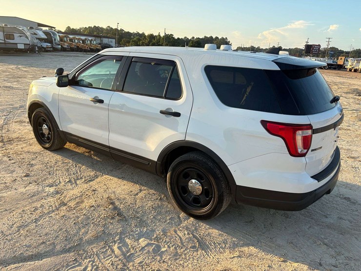 2018-ford-explorer-image-2