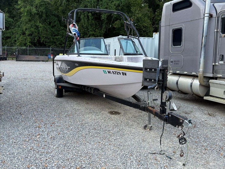 2002-smoke-craft-super-air-nautique-boat-image-1