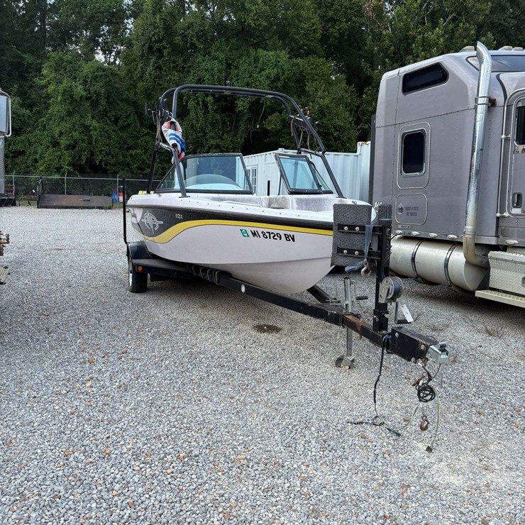 2002 Smoke Craft Super Air Nautique Boat
