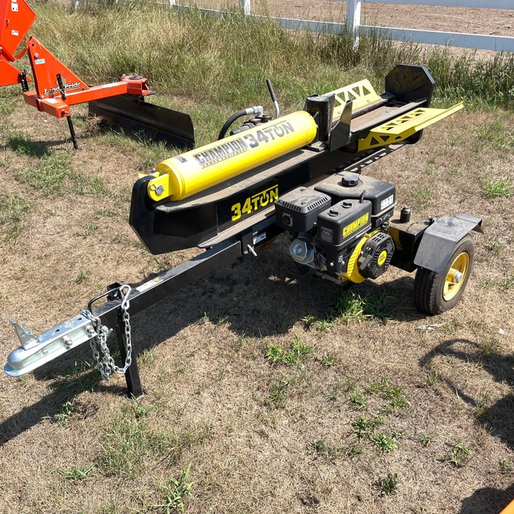 #7960 • Champion 34-Ton Hydraulic Towable Wood Splitter