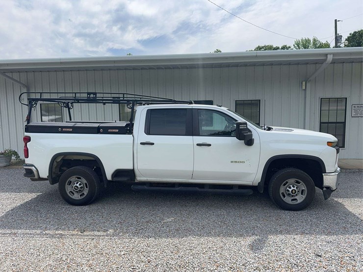 2020-chevrolet-silverado-4-x-4-truck-image-7
