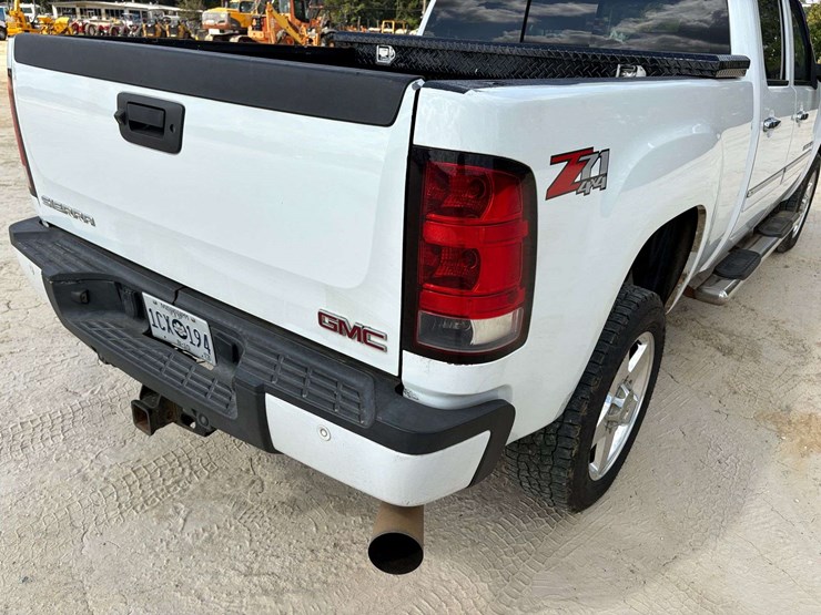 2013-gmc-sierra-2500hd-image-8