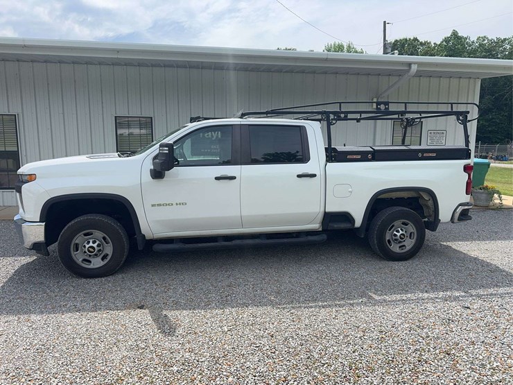 2020-chevrolet-silverado-4-x-4-truck-image-2