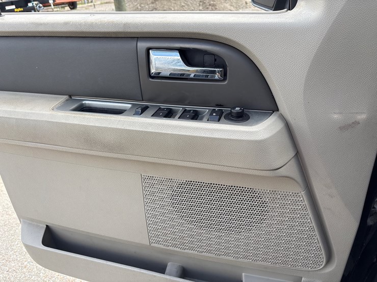 2013-ford-expedition-image-14