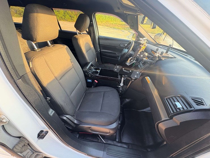 2018-ford-explorer-image-22