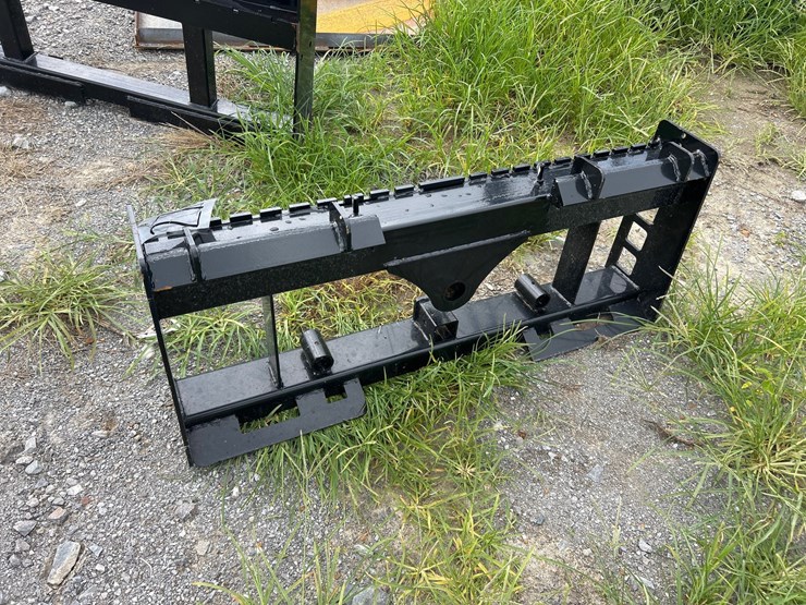 #27-•-pallet-fork-/-hay-spear-frame-for-skid-steer-image-2