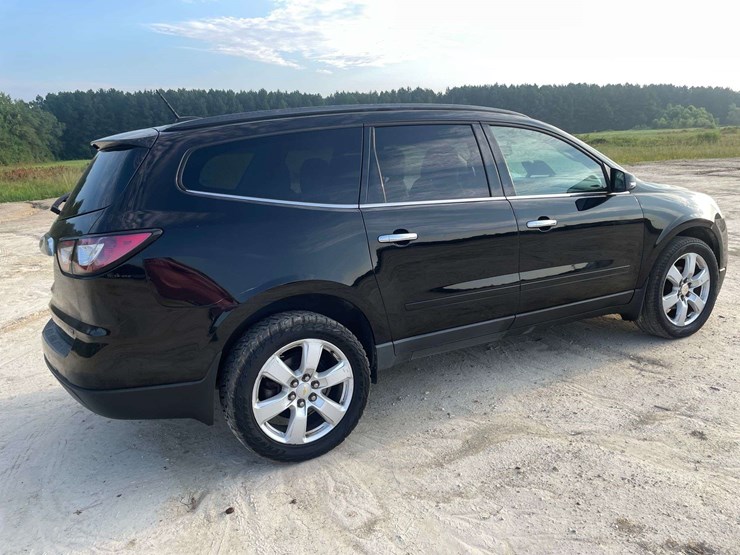 2017-chevrolet-traverse-image-3