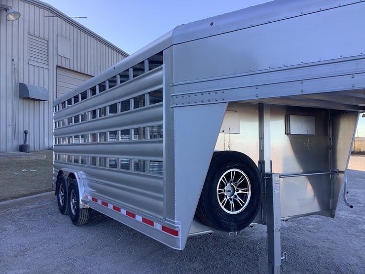 2025-platinum-18'-x-8"-livestock-trailer-image-9