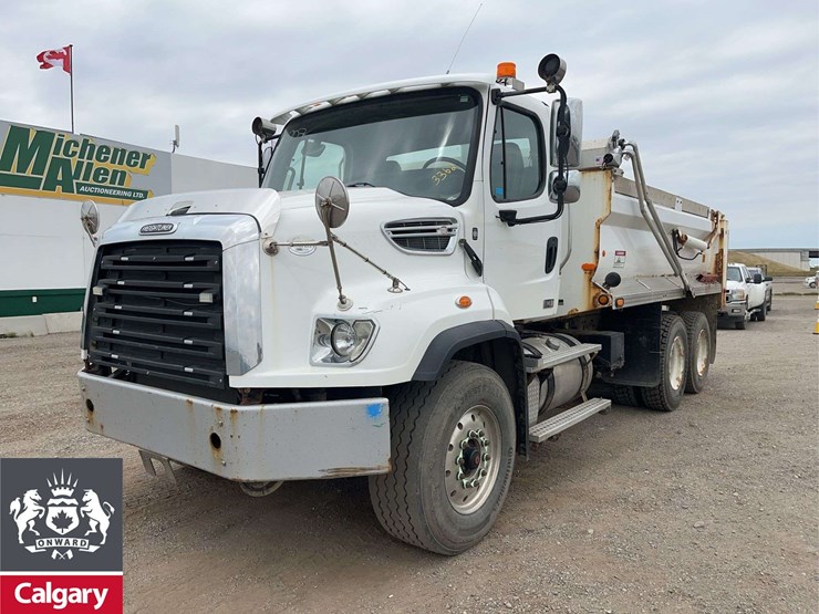 2016-freightliner-114sd-image-1