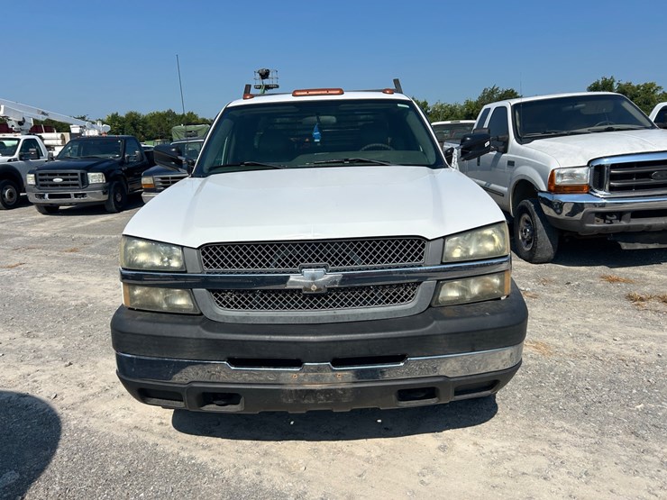 2004-chevrolet-3500-image-5