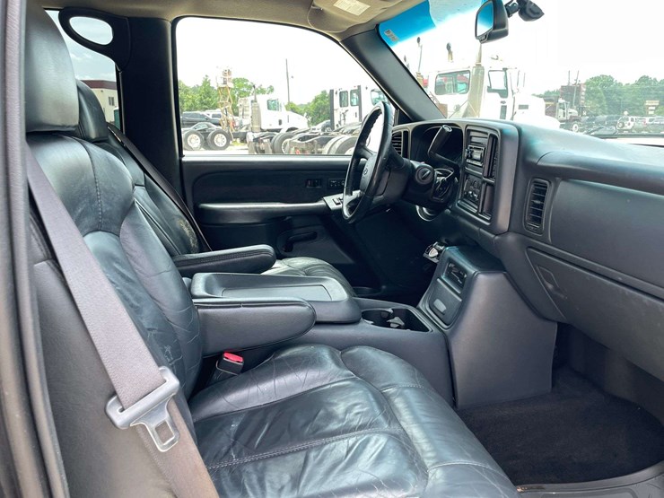 2002-chevrolet-silverado-2500-image-18