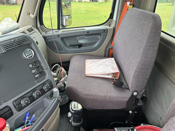 2016-freightliner-cascadia-image-14