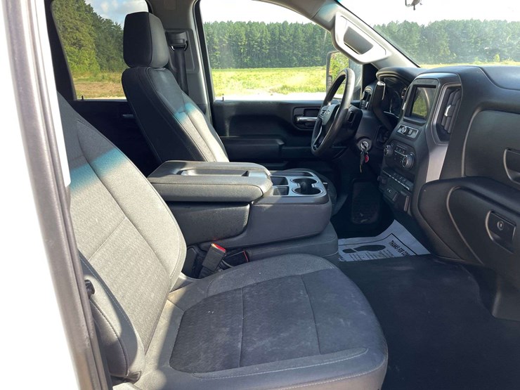 2023chevrolet-silverado-2500-4-door-crew-cab-4x4-pickup-truck-(176,756-miles)-image-18