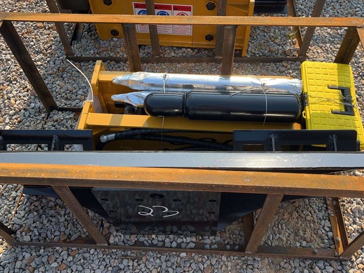 agt-skid-steer-breaker-image-4
