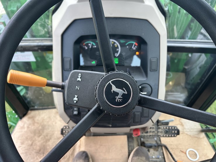 2024-john-deere-5075e-image-16