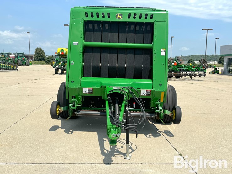 2024-john-deere-561m-image-2