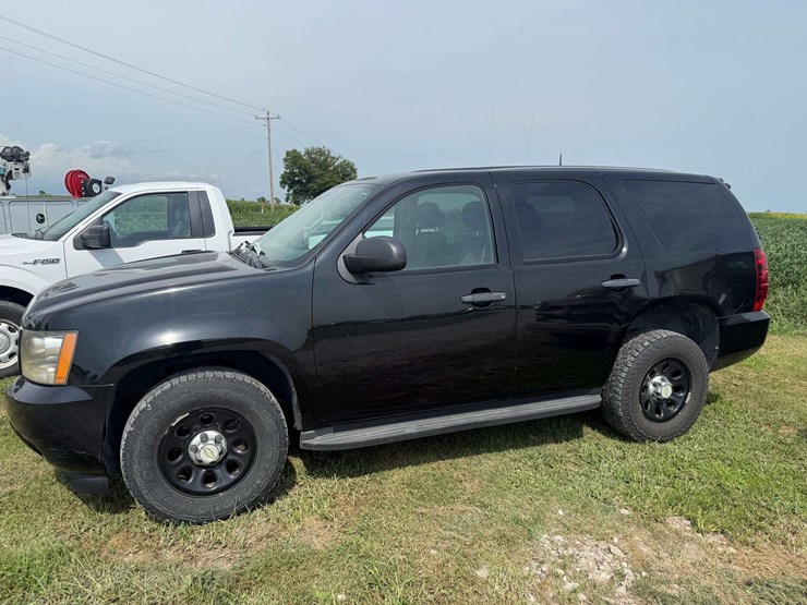 2011-chevrolet-tahoe-image-3