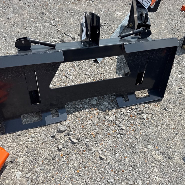 #86 • SKID STEER QUICK HITCH