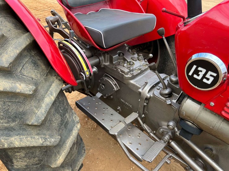 massey-ferguson-135-image-28