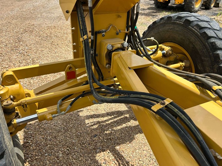 2020-caterpillar-140-image-18