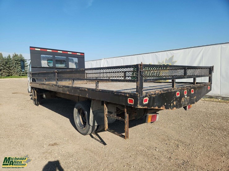 2005-gmc-w5500-image-3