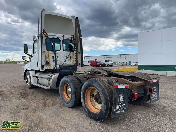 2018-freightliner-cascadia-t/a-day-cab-tractor-image-3