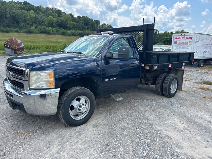 2009-chevrolet-3500-image-2