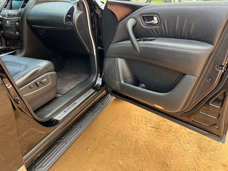 2012-infiniti-qx56-image-39