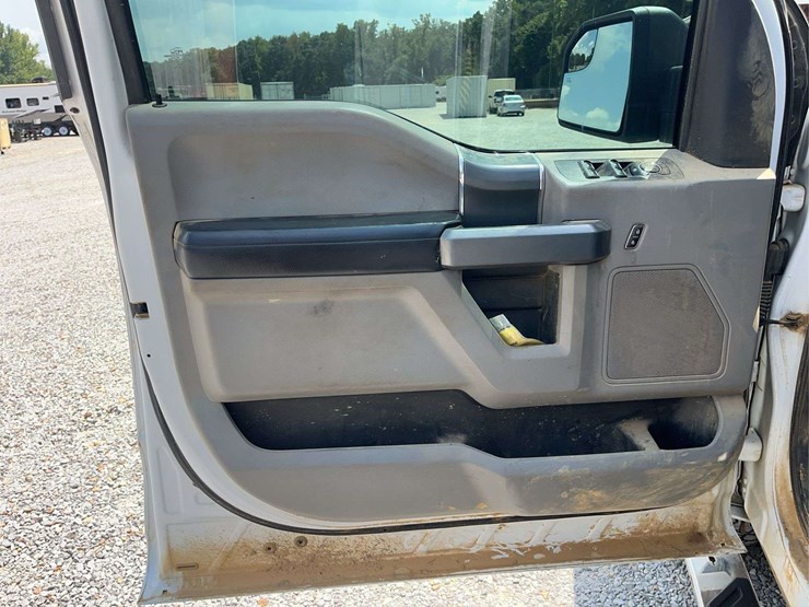 2016-ford-f150-image-13