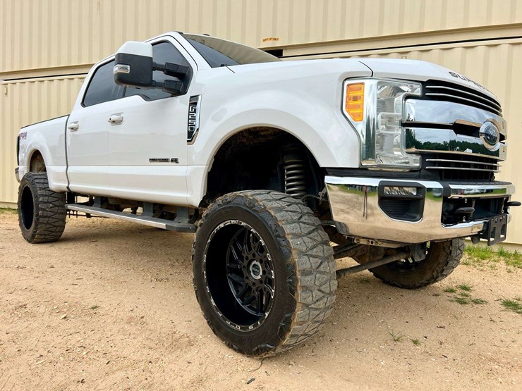 2017-ford-f250-lariat-image-4