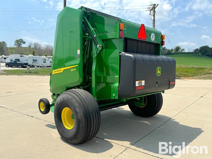 2024-john-deere-561m-image-7
