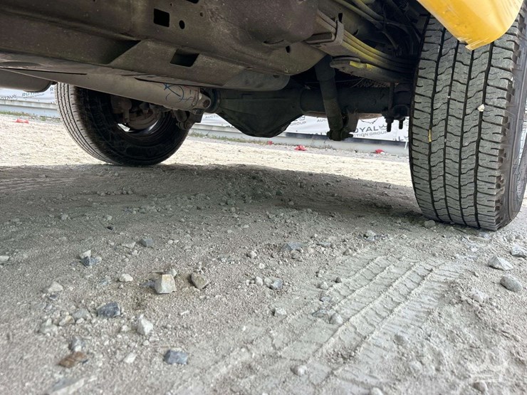 2022-chevrolet-express-2500-image-22
