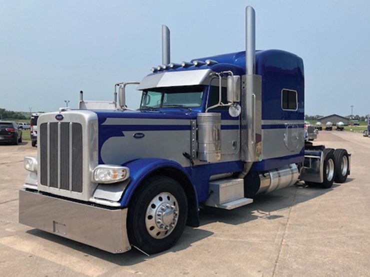 2020-peterbilt-389-image-1