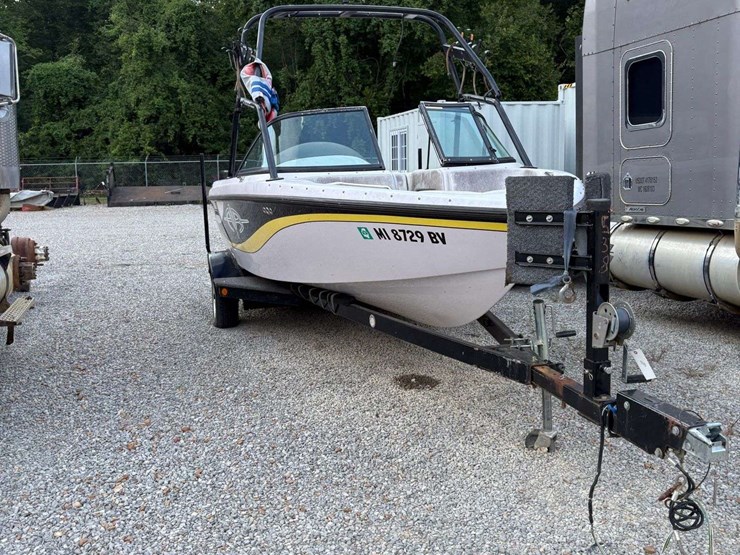 2002-smoke-craft-super-air-nautique-boat-image-2