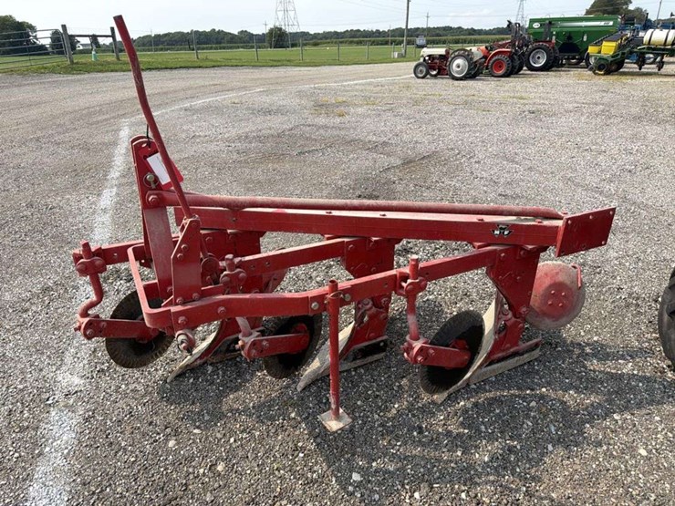 massey-ferguson-82-image-1