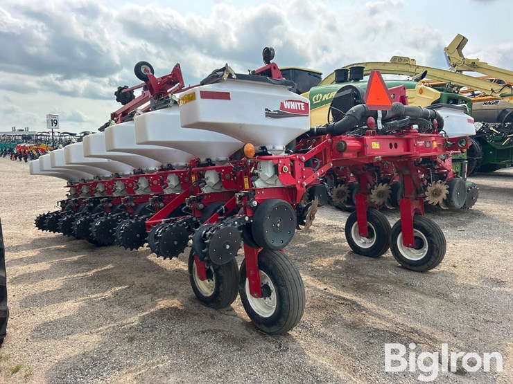 2013-massey-ferguson-8180-16r30-planter-image-4