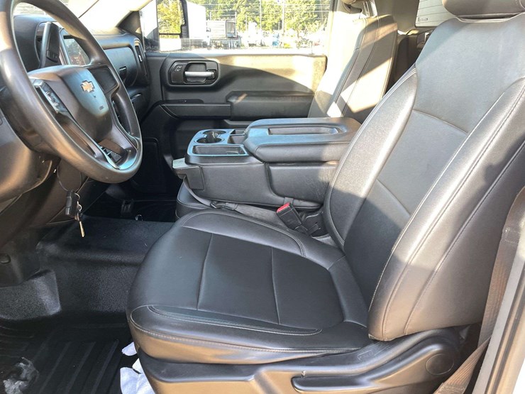 2021-chevrolet-silverado-3500-image-10