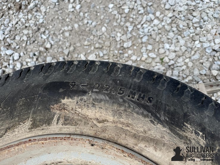 galaxy-9-22.5-tires-on-kinze-8-bolt-wheels-(bid-per-unit)-image-7