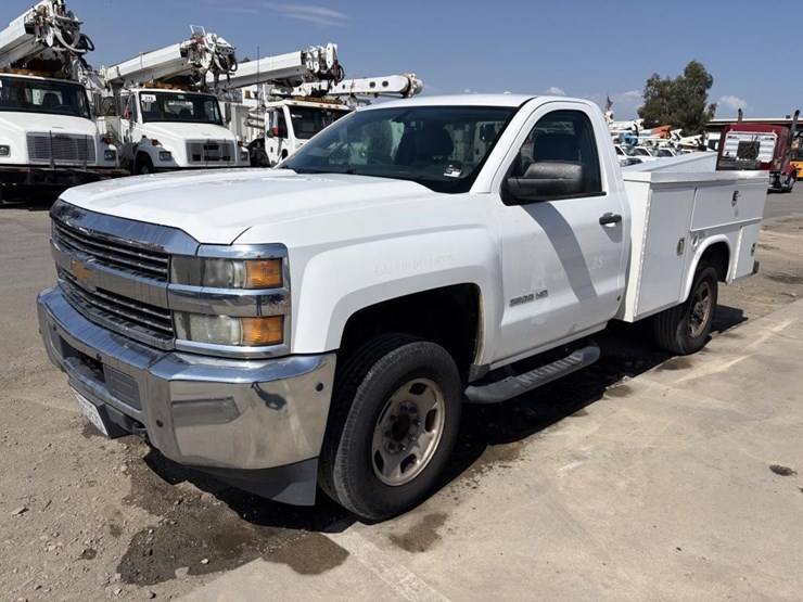 2015-chevrolet-silverado-2500-image-2