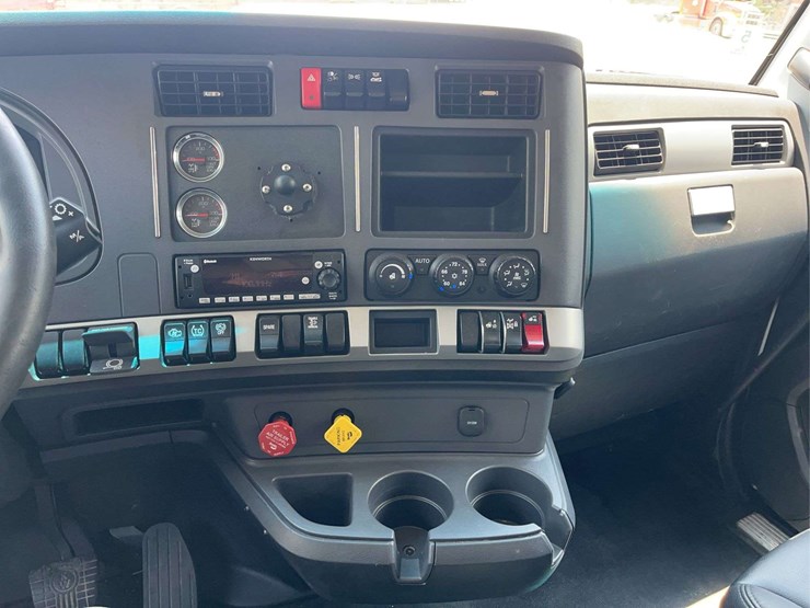 2022-kenworth-t680-image-21