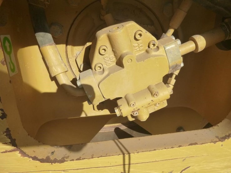 2011-caterpillar-cp56-image-12