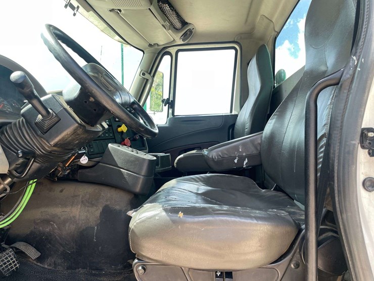 2016-international-transtar-8600-image-11