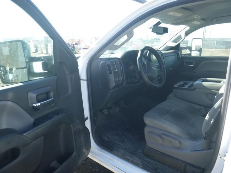 2018-chevrolet-2500-image-5