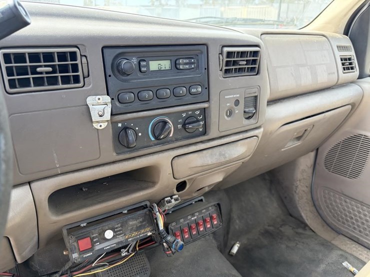 2001-ford-f350-image-30