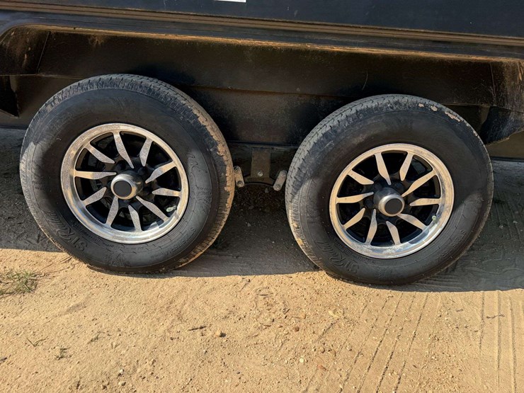 2022-grey-wolf-bumper-pull-camper-image-12